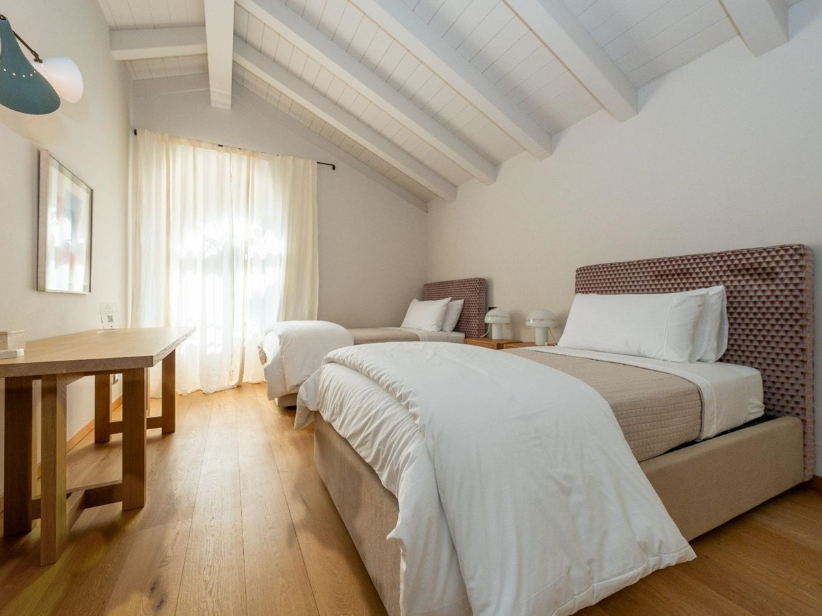 Twin bedroom at Villa Giada in Lake Como, Italy