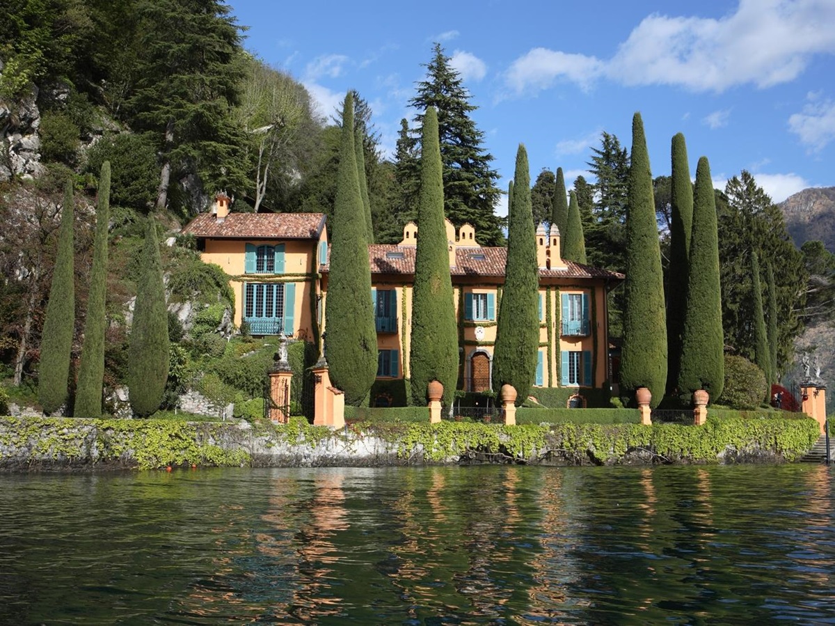 Facade and view from the lake at Villa la Cassinella, Lake Como