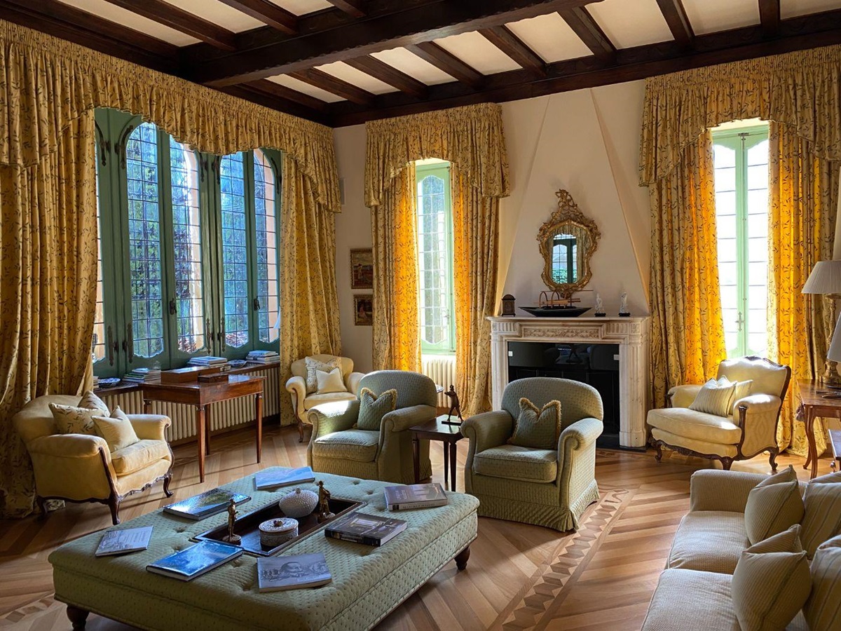 The lounge at Villa La Cassinella.