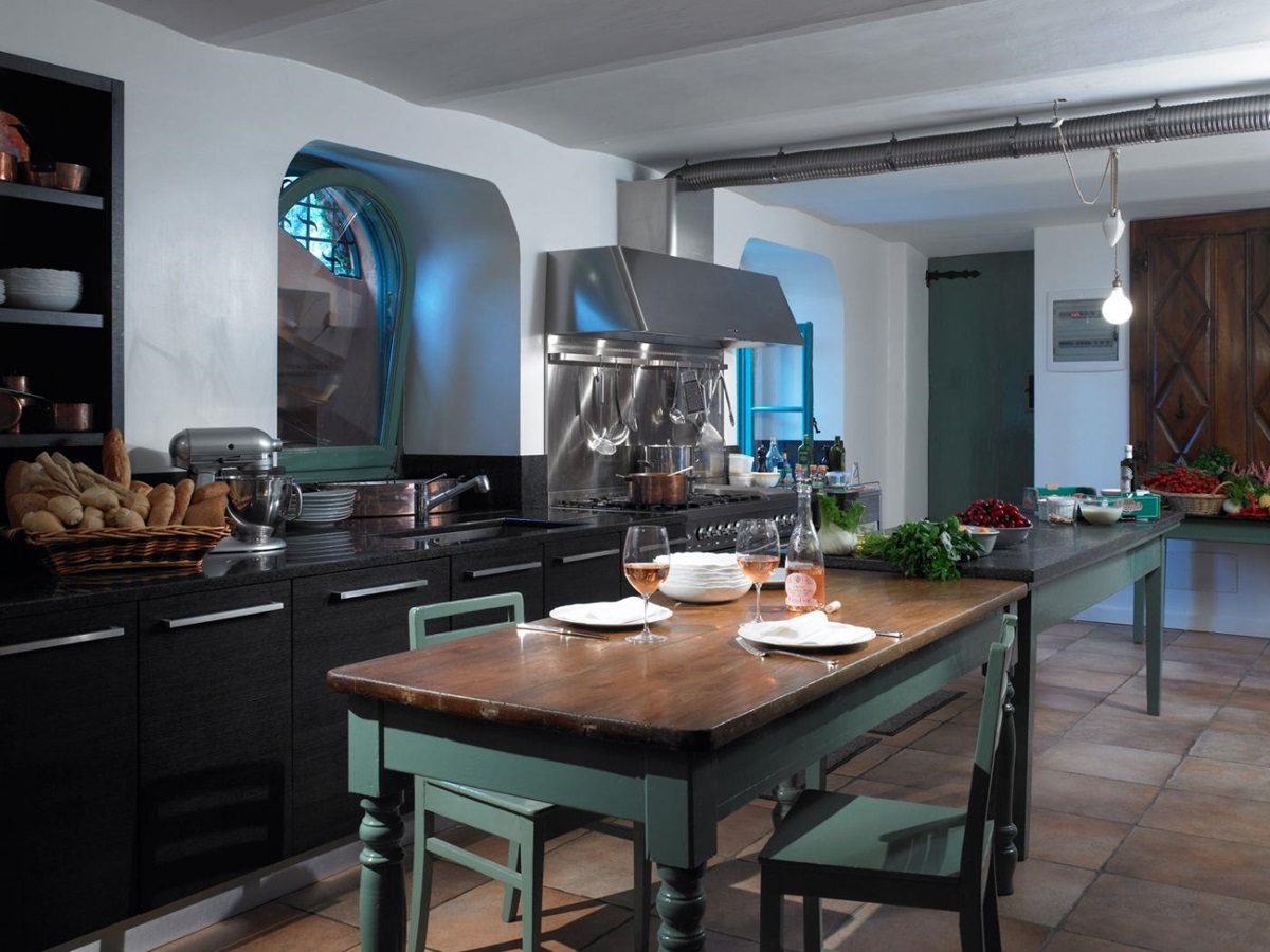 The Kitchen and breakfast table at Villa La Cassinella.