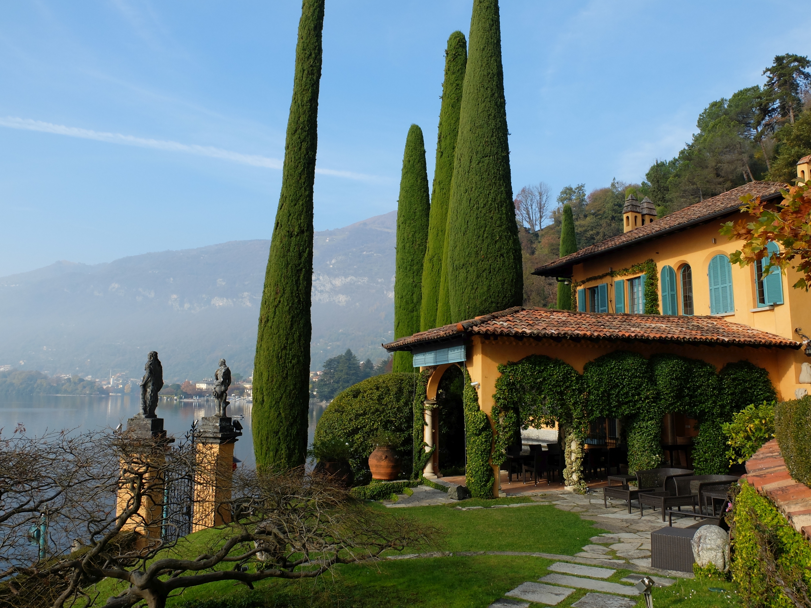 Facade and entrance of Villa la Cassinella, Lake Como