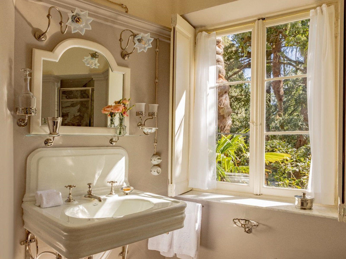 Bathroom at Villa Sola Cabiati in Lake Como, Italy