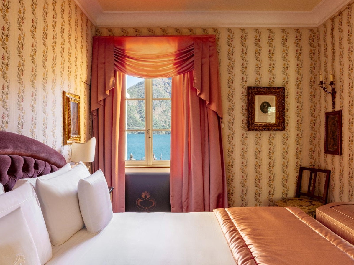 Bedroom at Villa Sola Cabiati in Lake Como, Italy