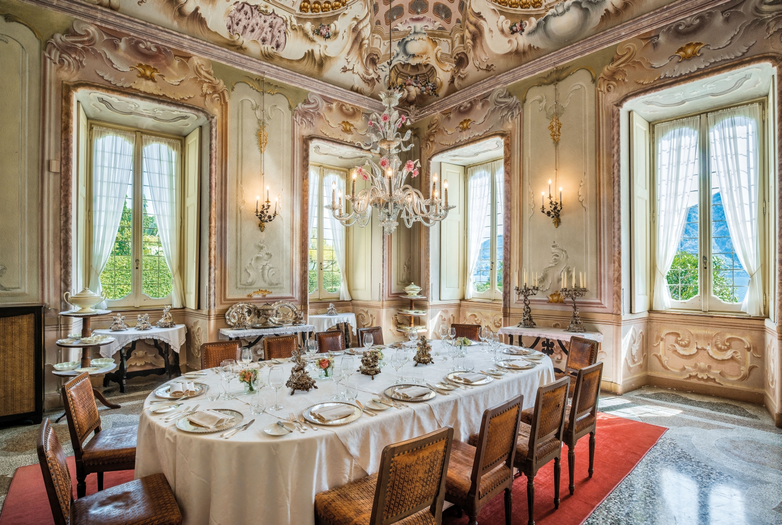 Dining area at Villa Sola Cabiati