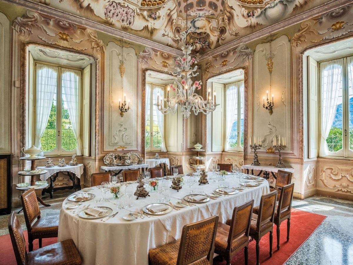 Dining area at Villa Sola Cabiati