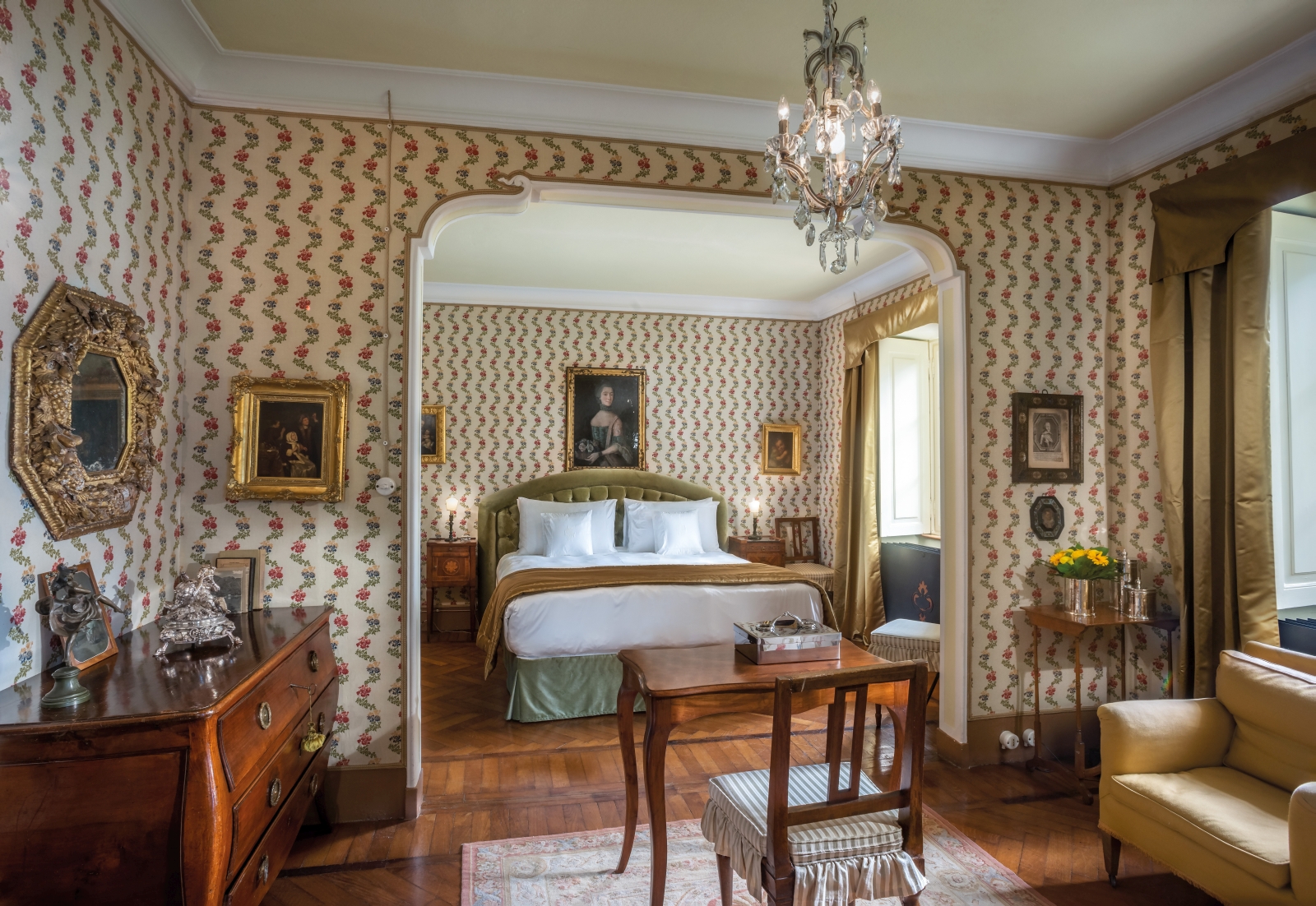 Large double room at Villa Sola Cabiati