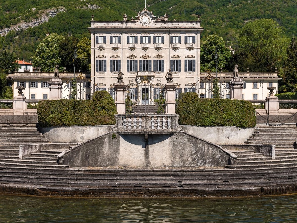 Waterfront facade at Villa Sola Cabiati