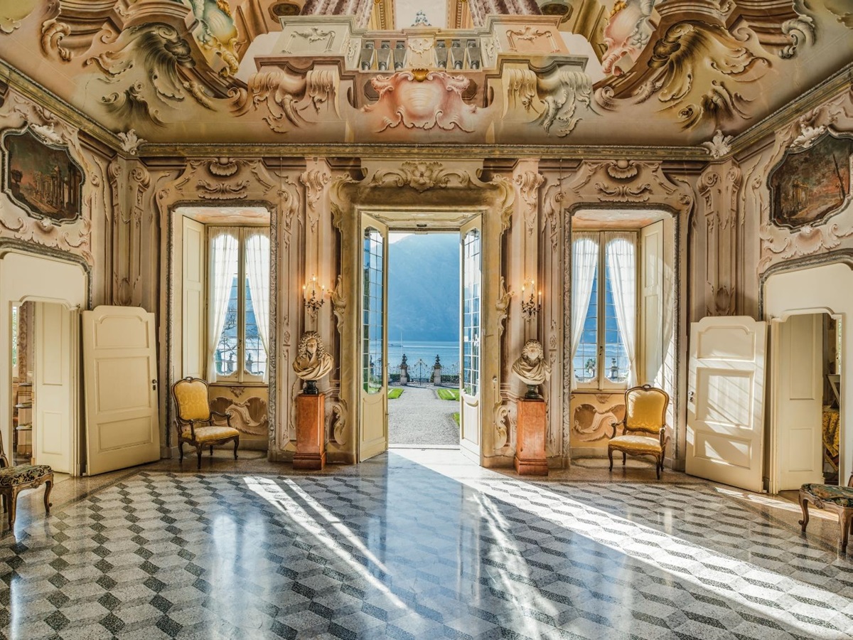 The impressive hall at Villa Sola Cabiati