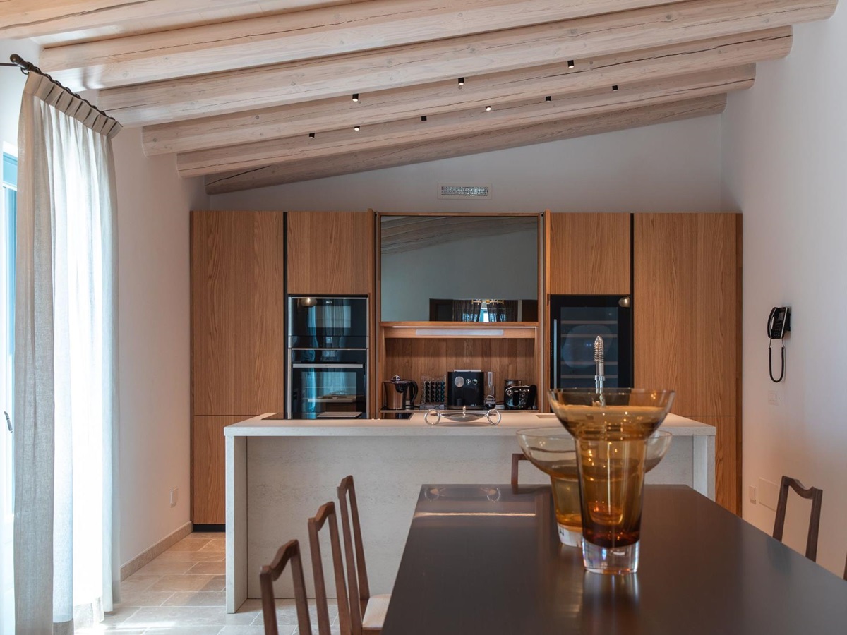 Kitchen and dining table at La Piccola