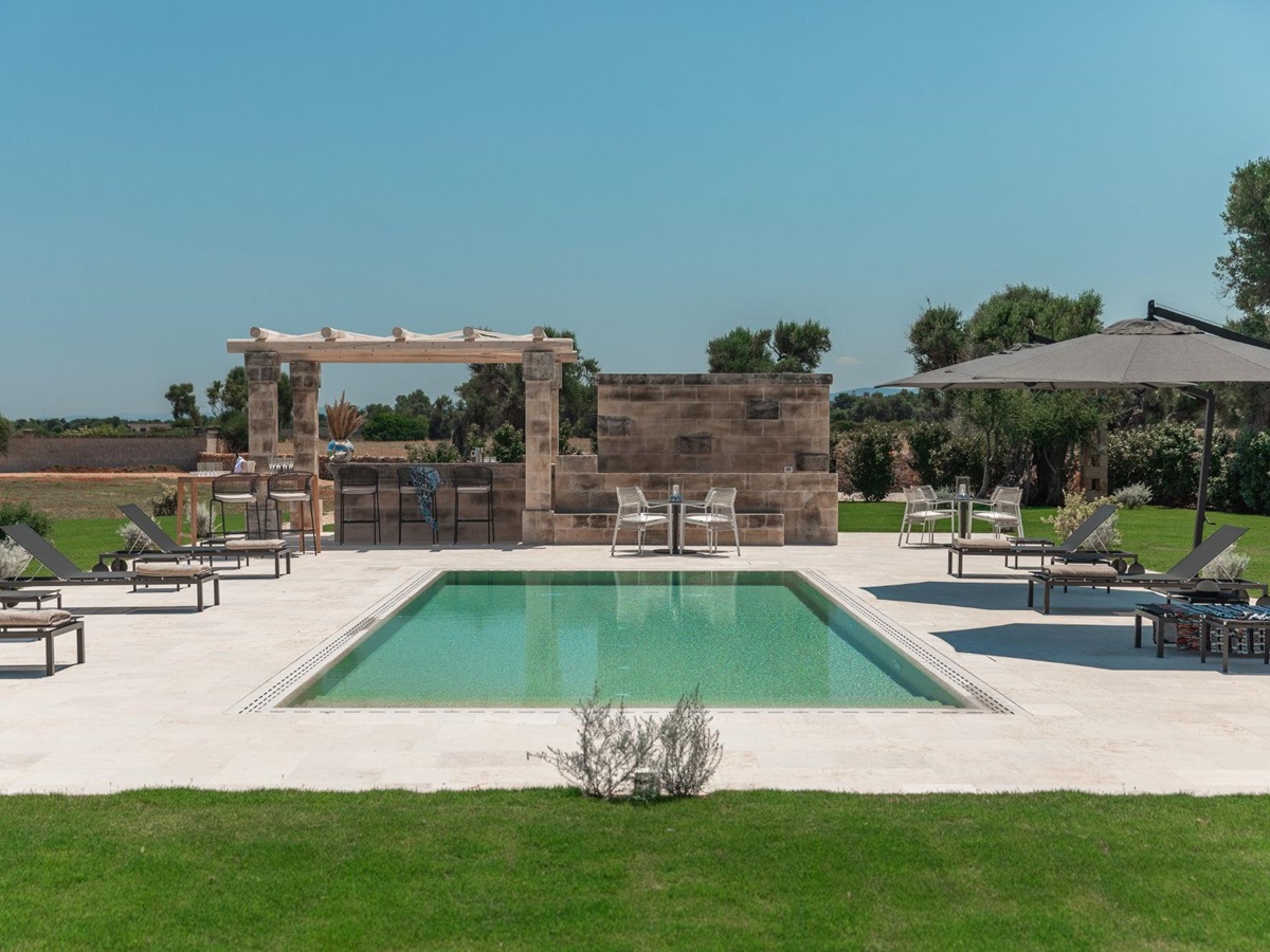 Pool and garden at La Piccola