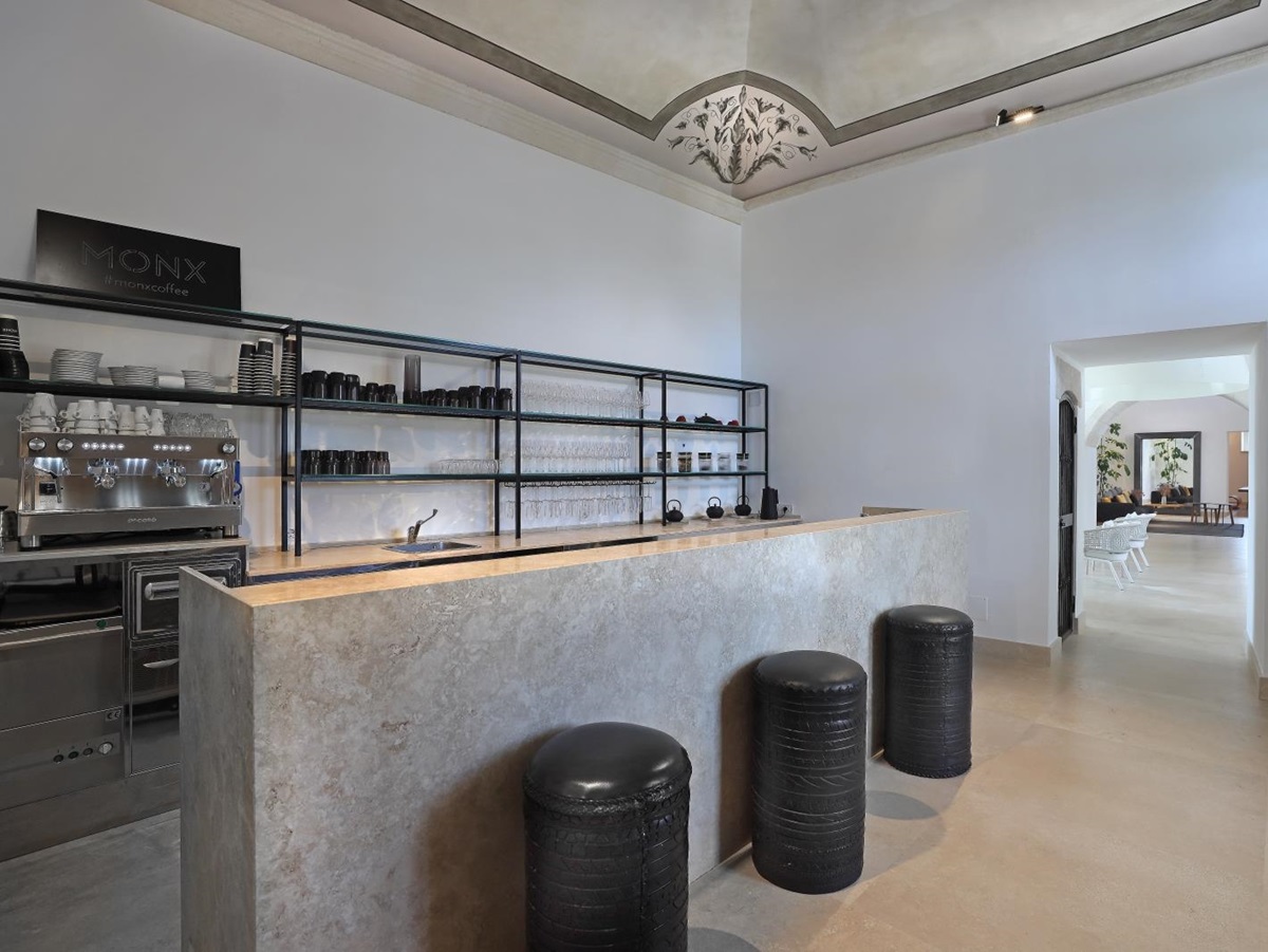 Bar with stools, shelves, coffee machine and crockery at Masseria dei Papi in Puglia, Italy