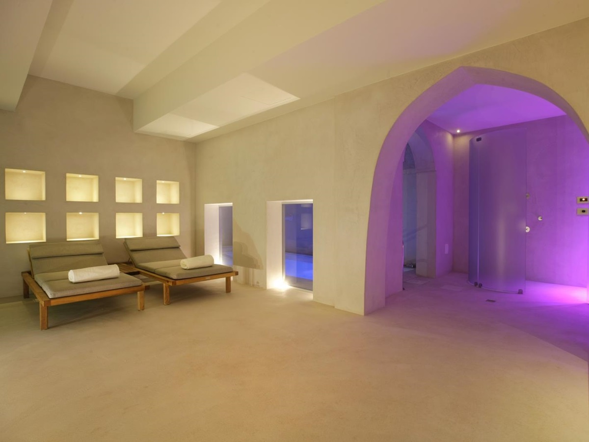 Spa with loungers, shower and indoor swimming pool at Masseria dei Papi in Puglia, Italy