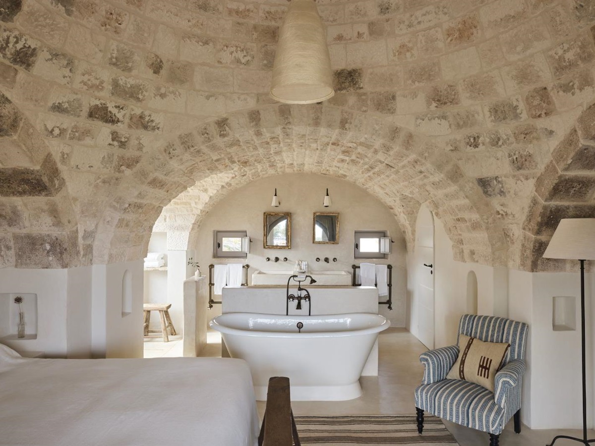 Bath at Masseria Pietra in Puglia
