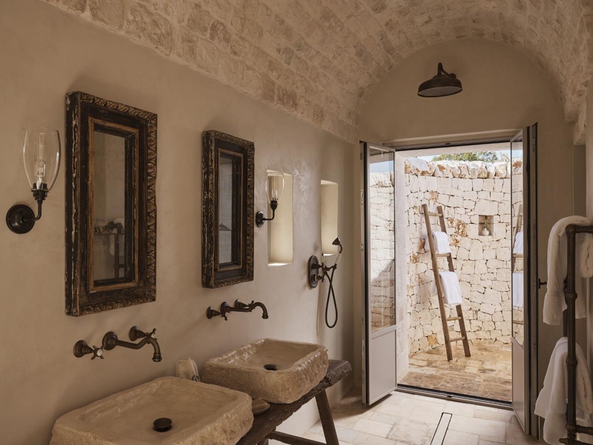 Bathroom 1 at Masseria Pietra in Puglia