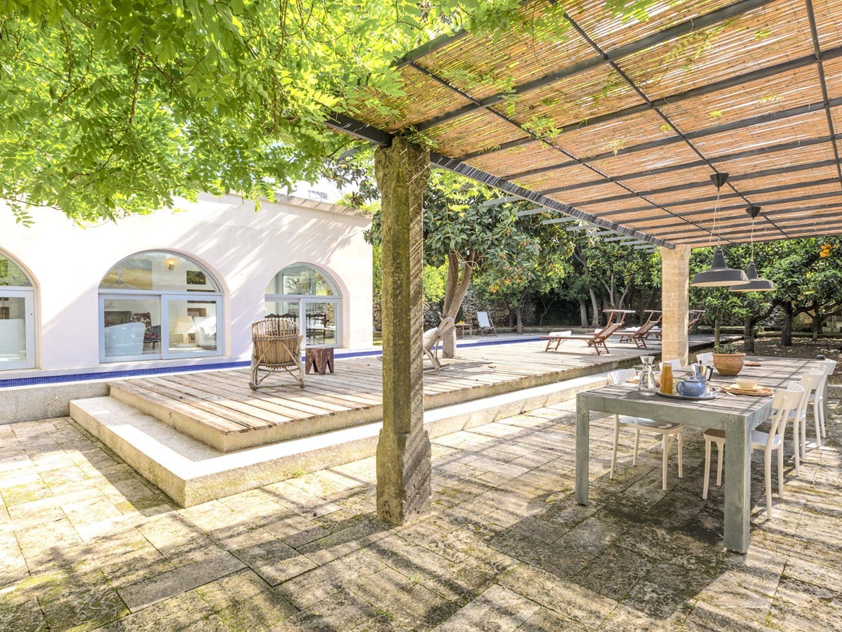 Outdoor dining area at Palazzo del Duca