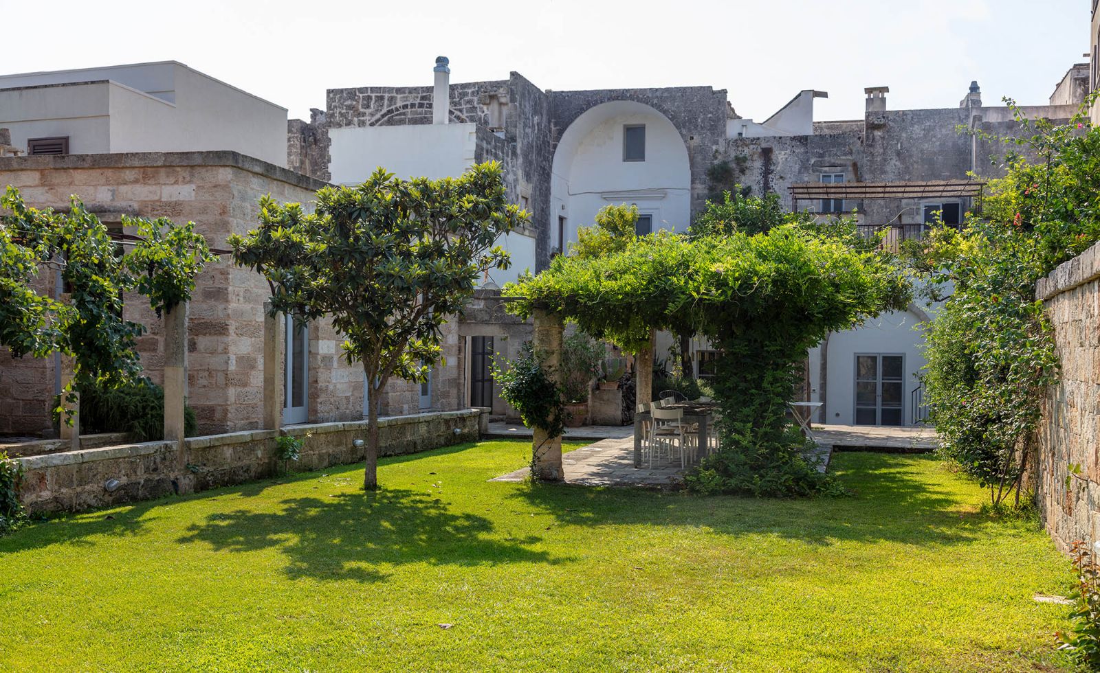 Garden with lawn at Palazzo Isonzo