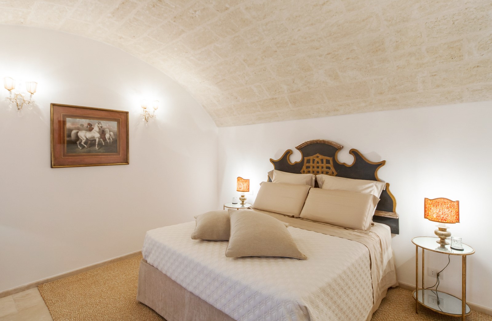 A luxurious double bedroom in Residenza Pettolecchia, Puglia