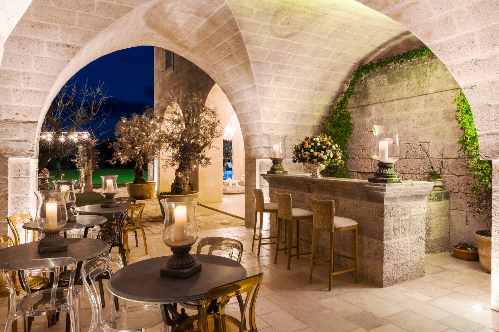 The outdoor bar of Residenza Pettolecchia, Puglia