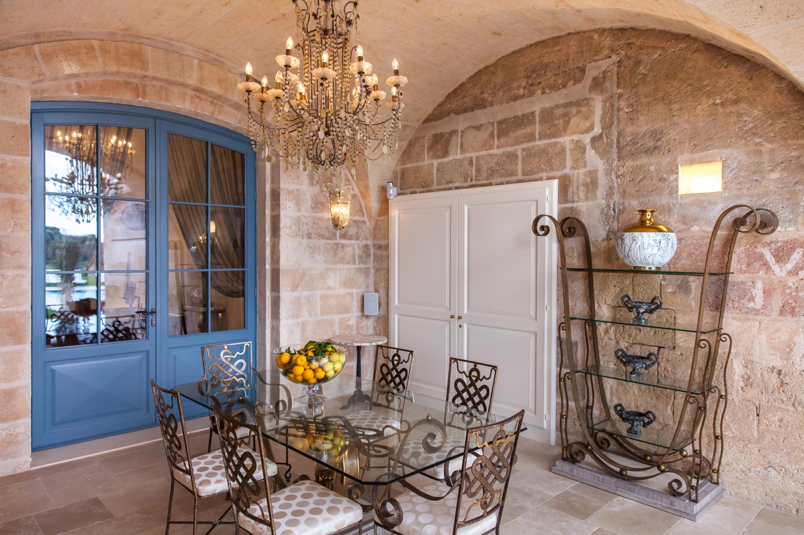 The patio of Residenza Pettolecchia, Puglia