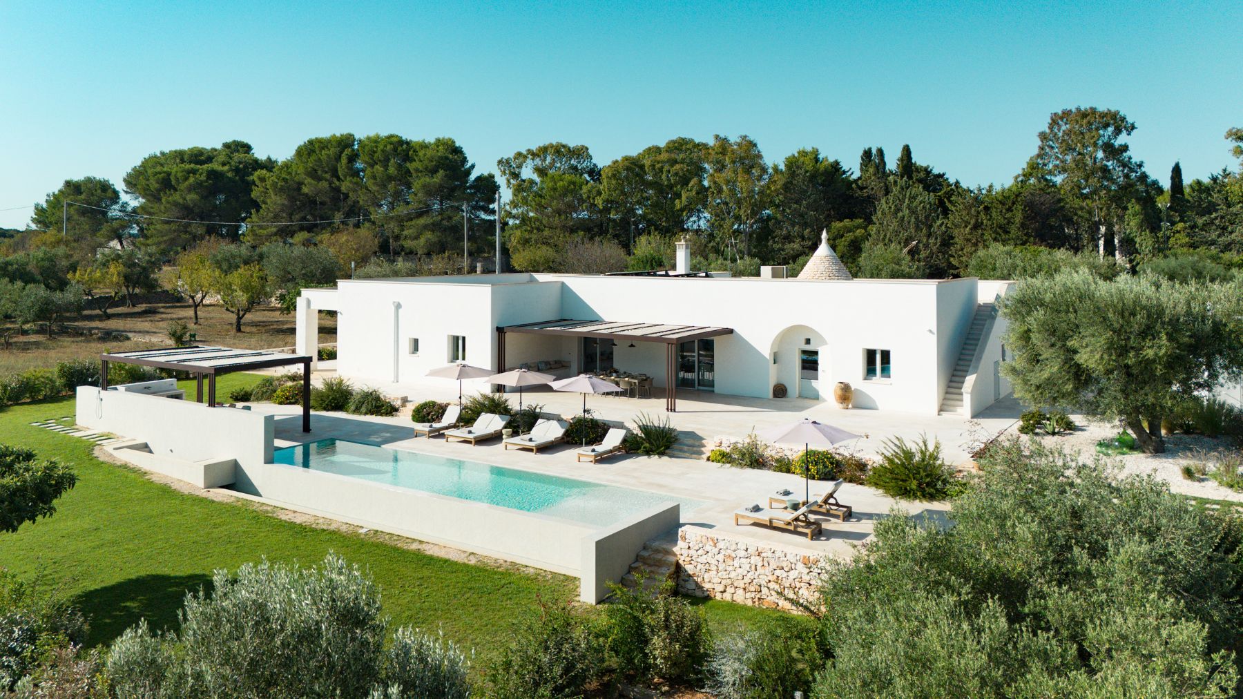 Full exterior view of Trulli Armonia in Puglia