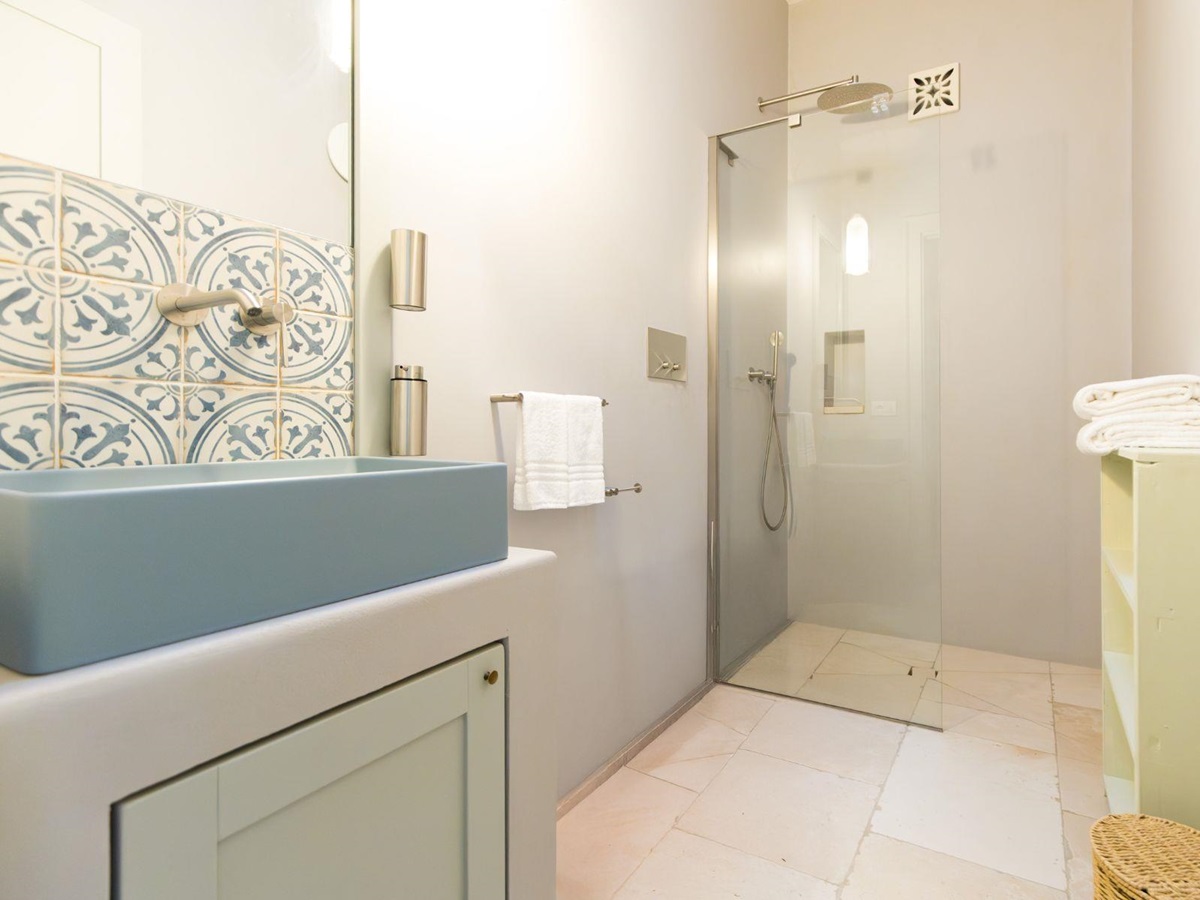 Larger bathroom at Trulli Armonia in Puglia
