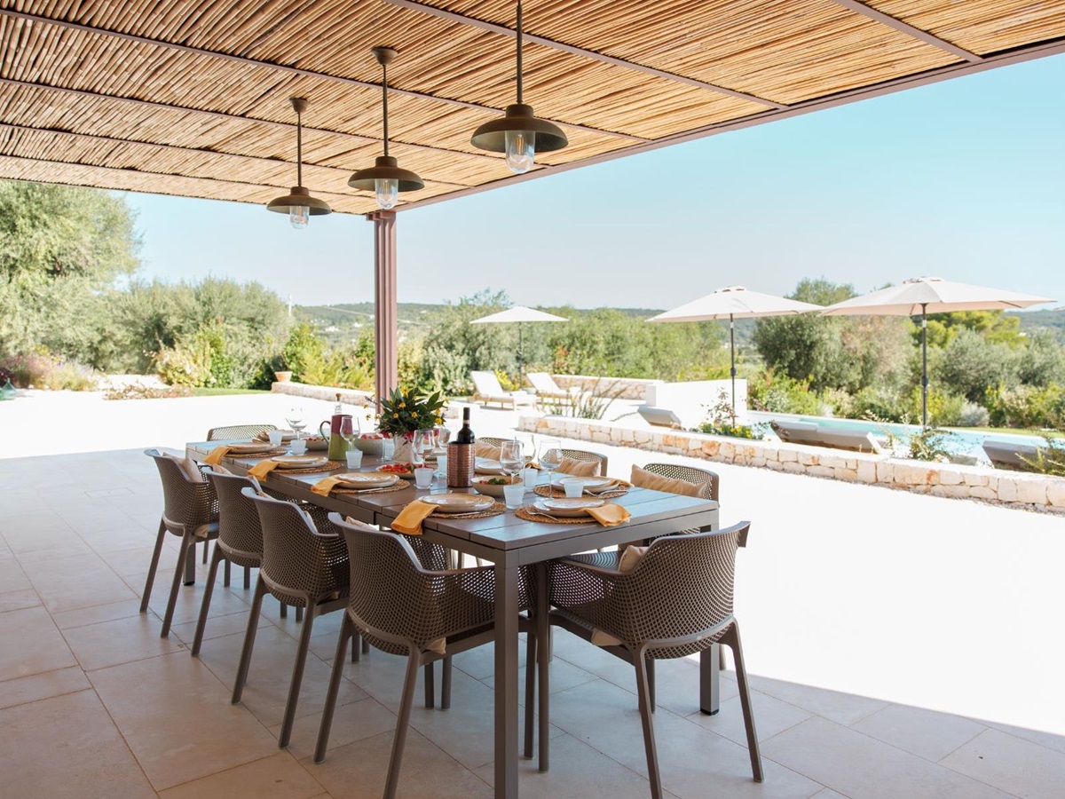 Outdoor dining area at Trulli Armonia in Puglia