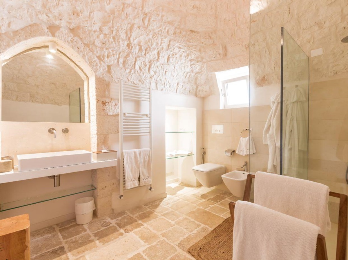 An en-suite at Trulli Bianca.
