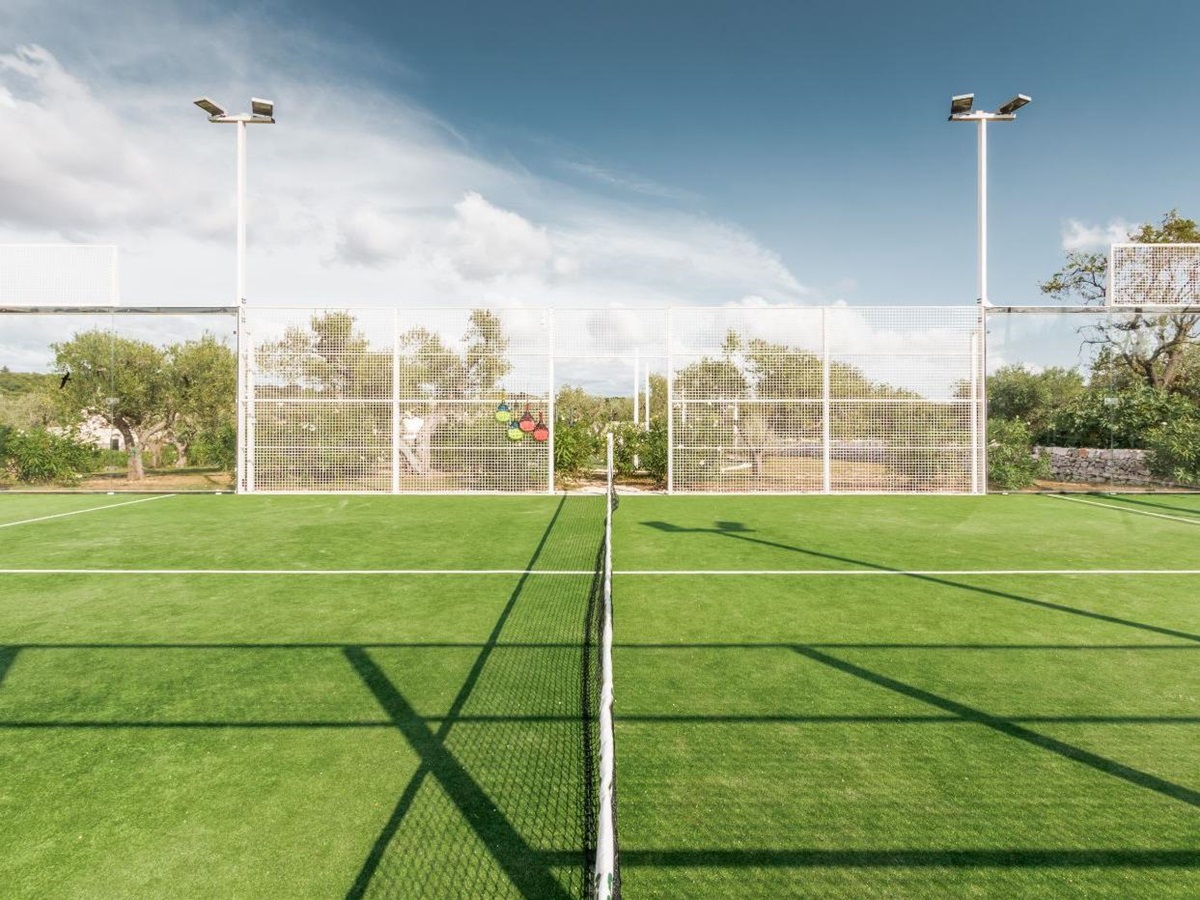 The padel court at Trulli Bianca.