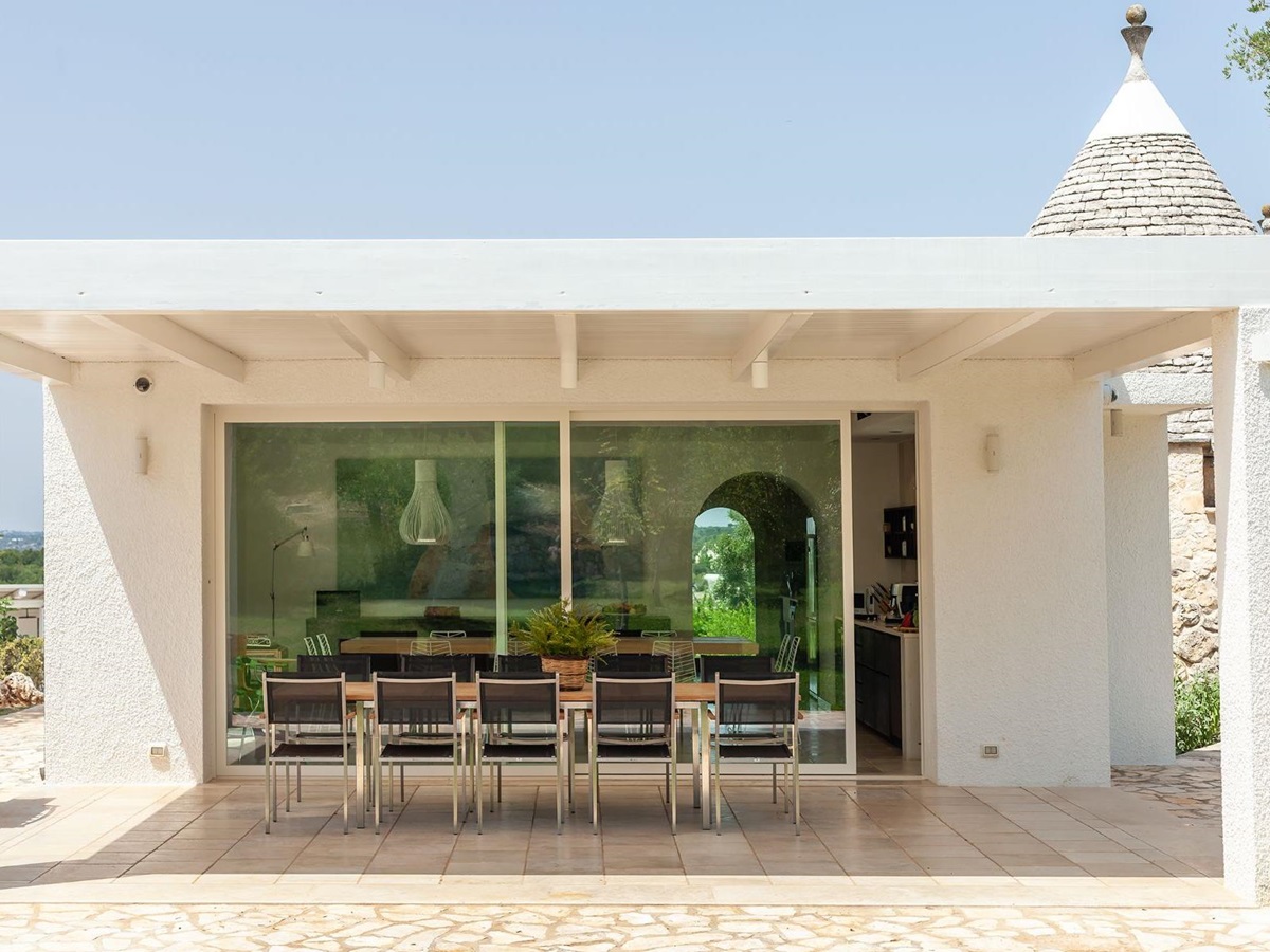Full view of kitchen doors and outdoor table at Trulli Lucia in Puglia