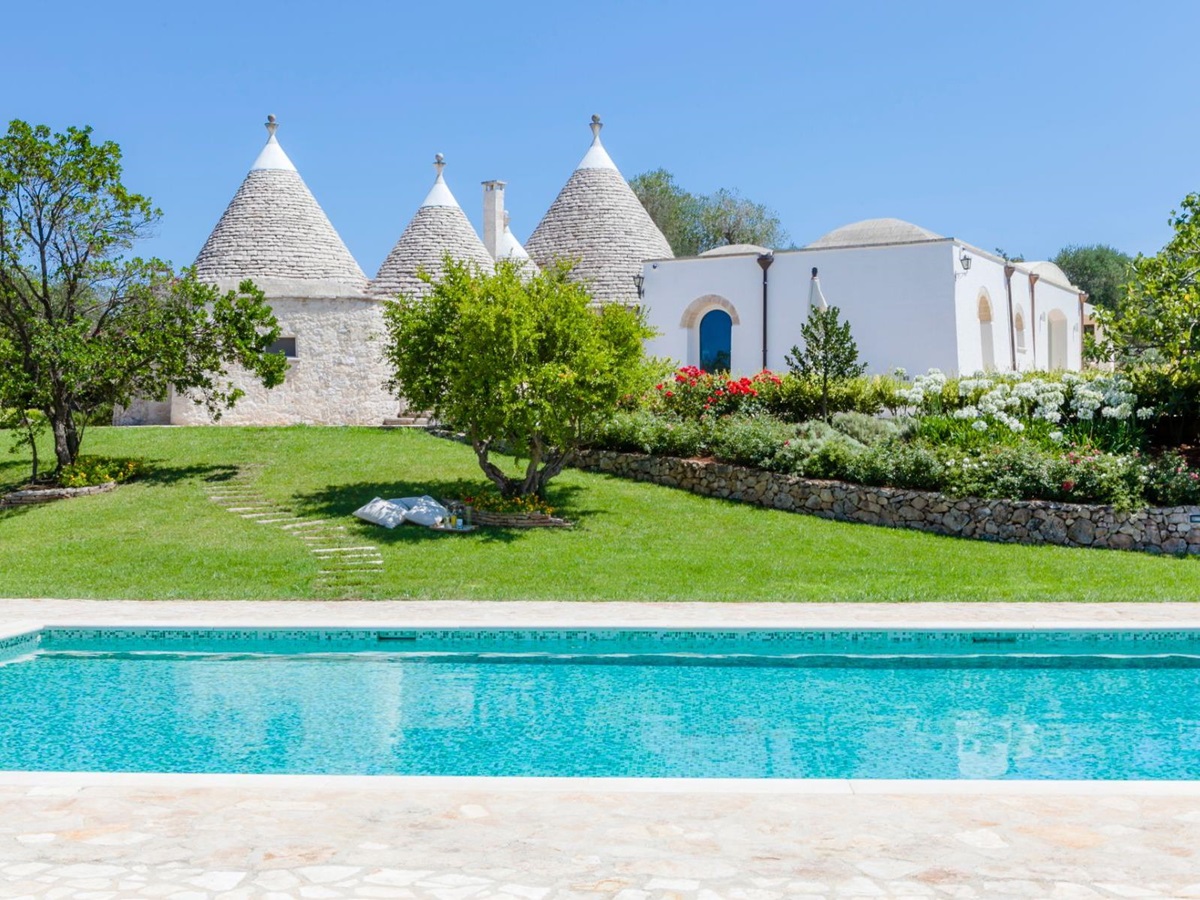 Exterior view and pool at Trulli Lucia in Puglia