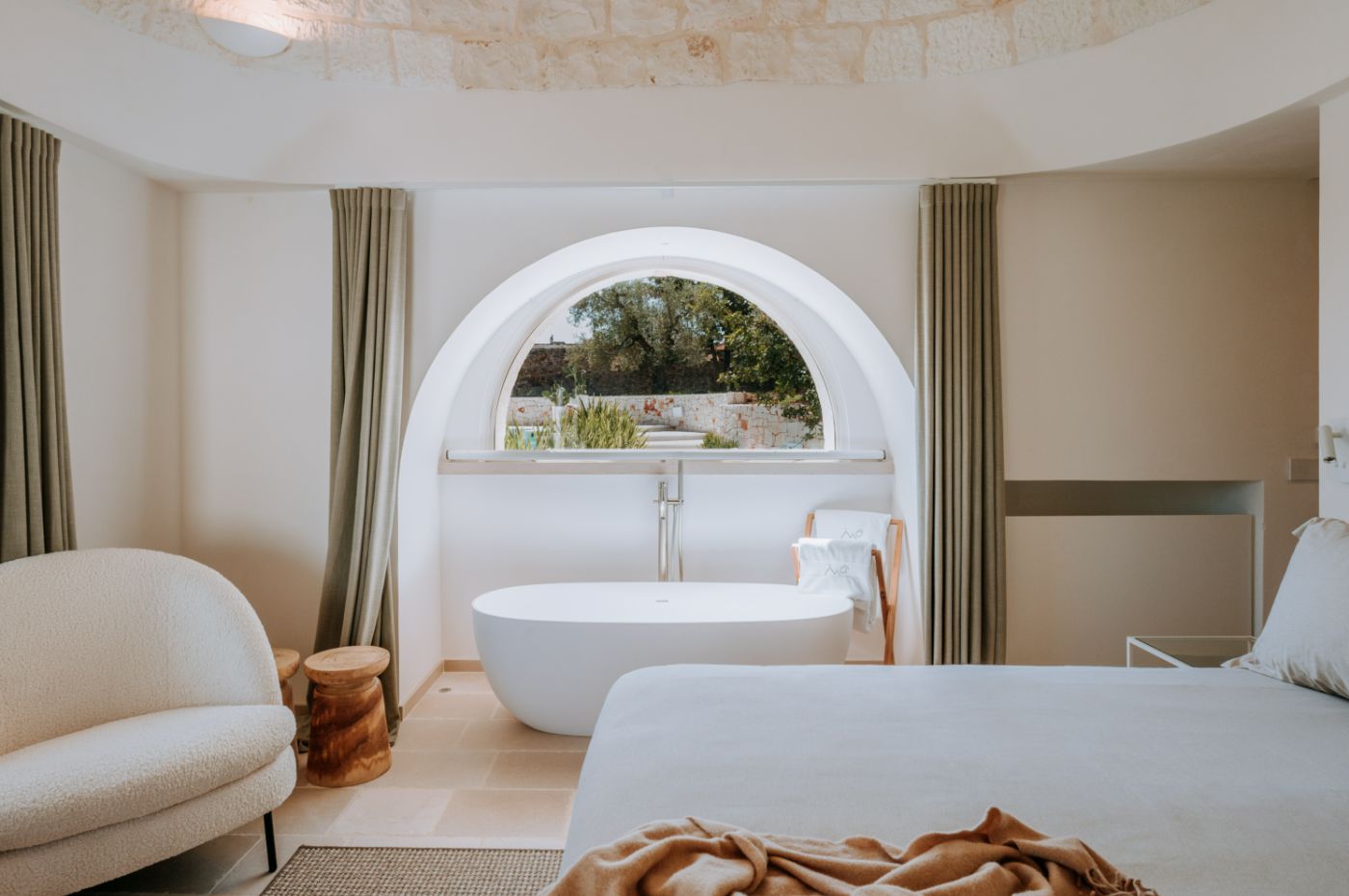 A bedroom at Trulli Pomona.