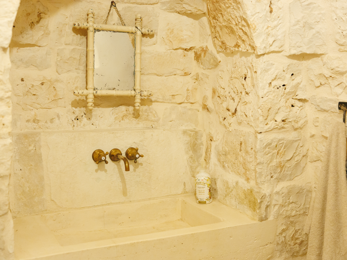 Bathroom at Trullo Uliveto