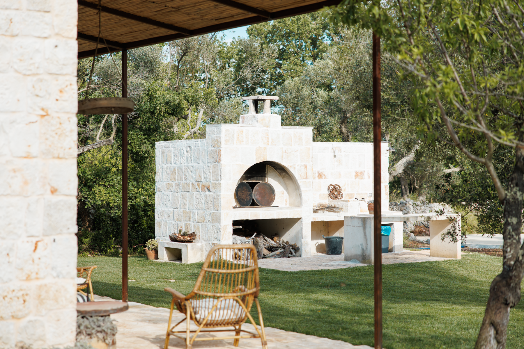Garden with pizza oven at Trullo Uliveto