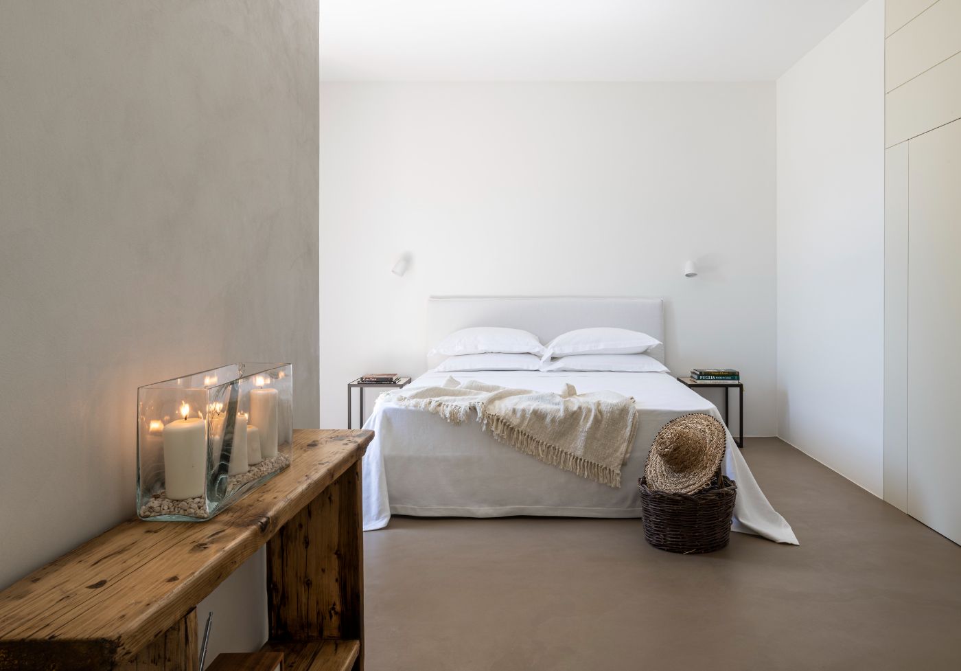 A second bedroom in Villa Alberi.