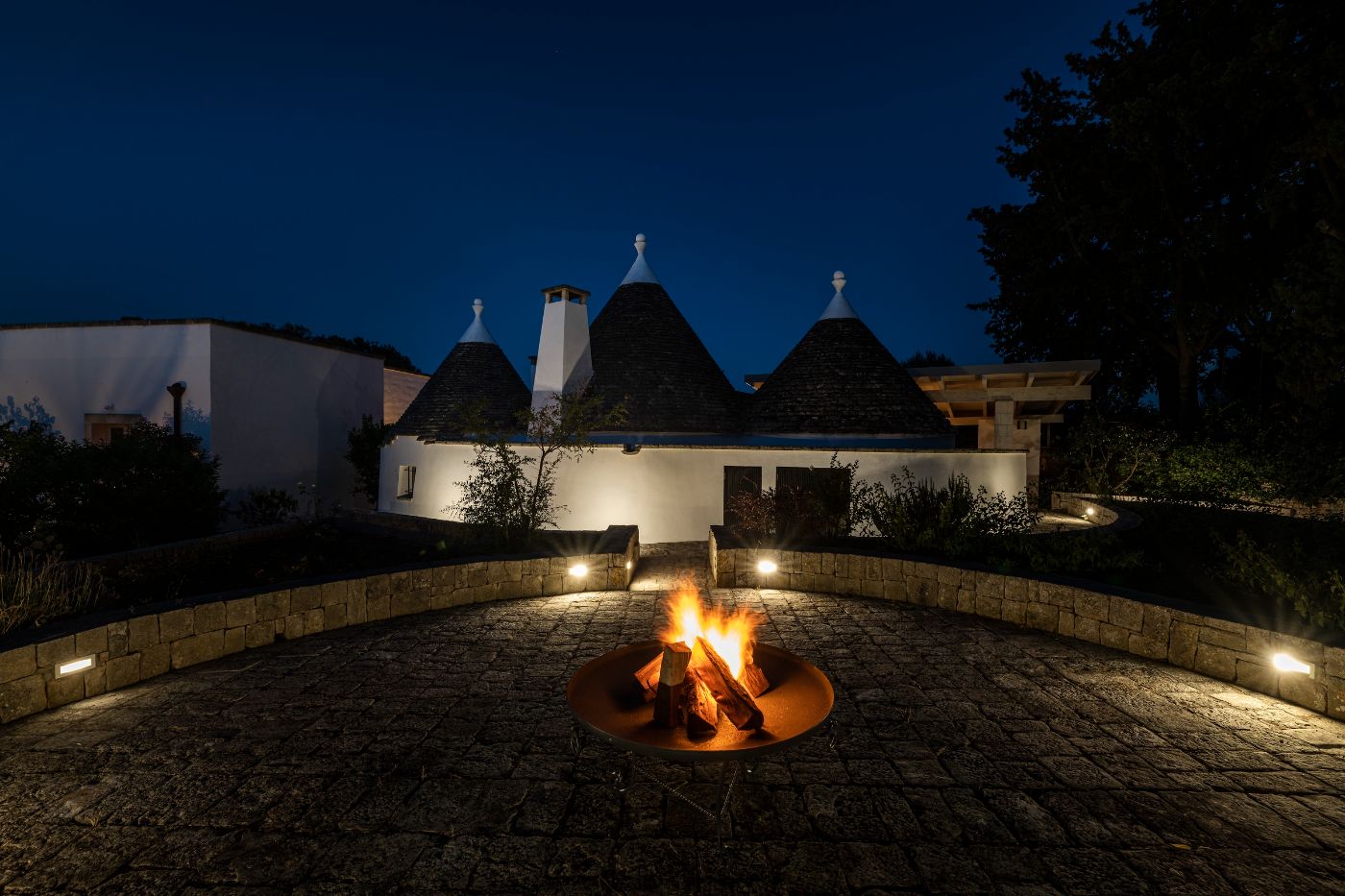 The outdoor firepit at Villa Alberi.
