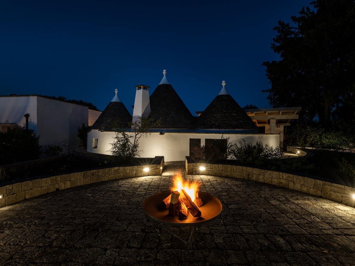 The outdoor firepit at Villa Alberi.