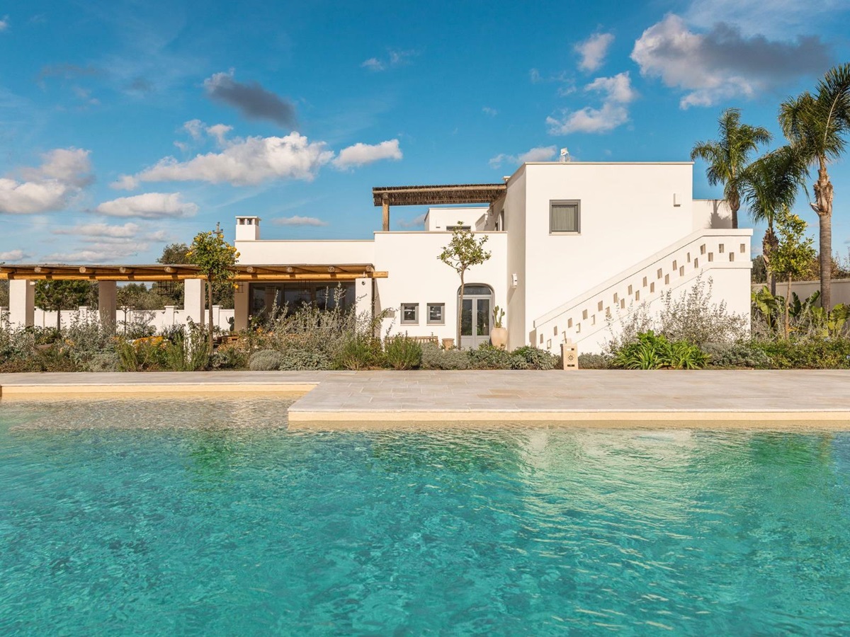 View of the pool and villa at Villa Oliva in Puglia