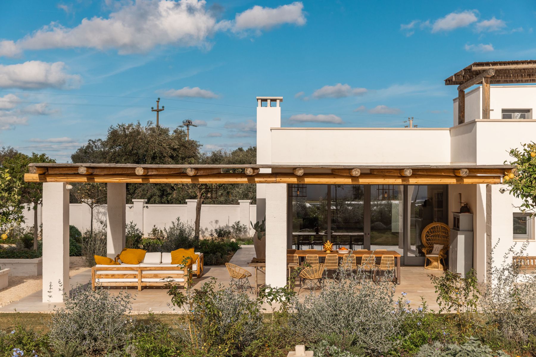 Outdoor seating area at Villa Oliva in Puglia with view of the outdoor table and lounge area