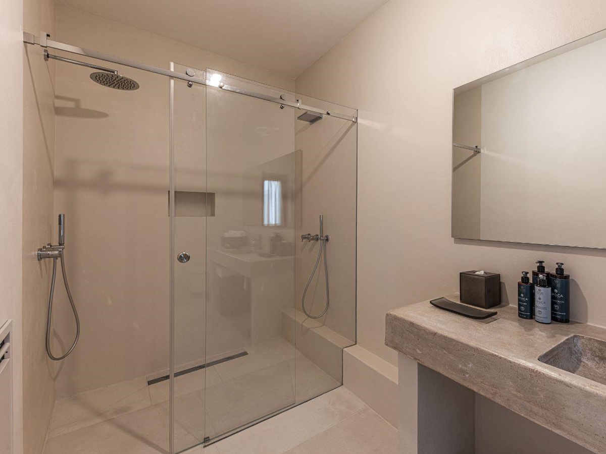 A bathroom at Villa Oliva.