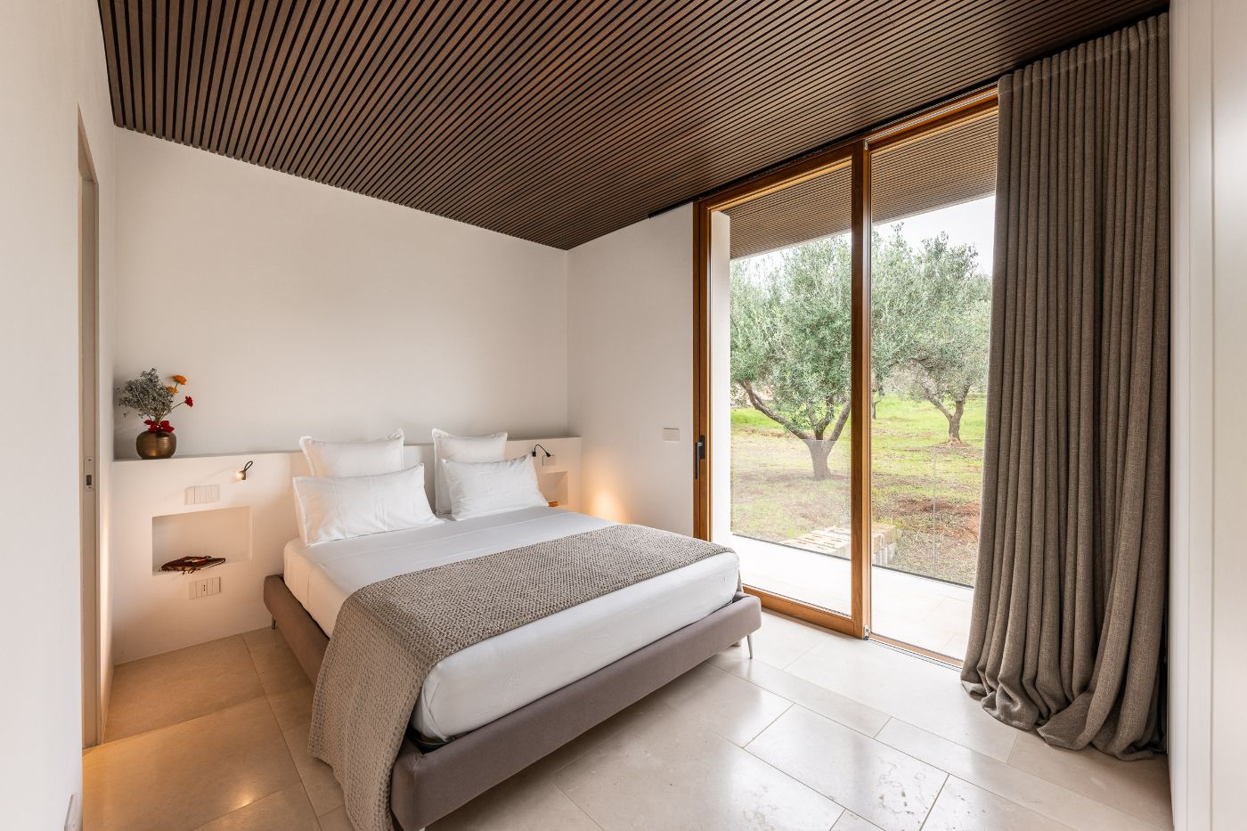 A second bedroom in Villa Venere.