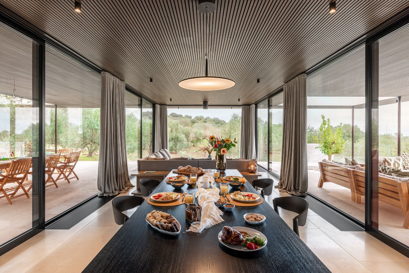 The dining room in Villa Venere.