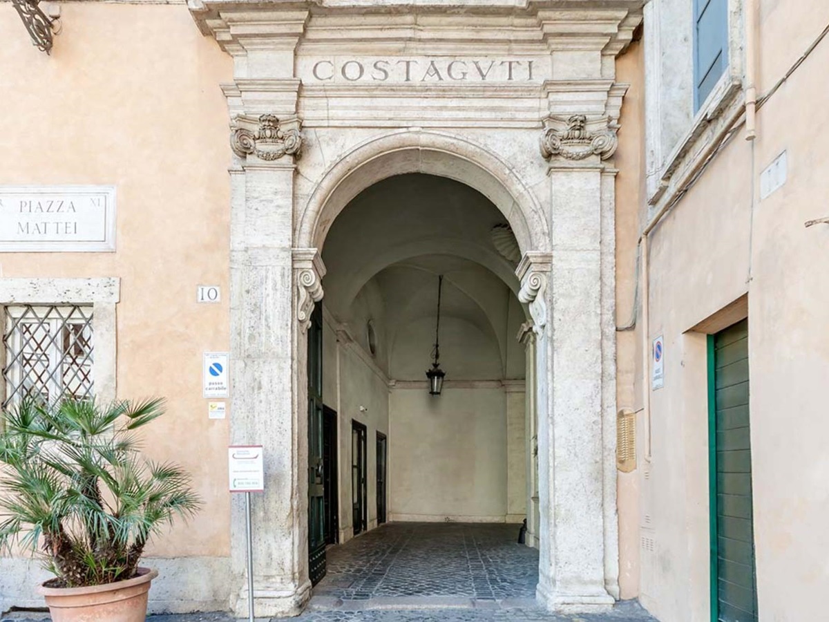 Entrance archway on the street at Costaguti Apartment in Rome