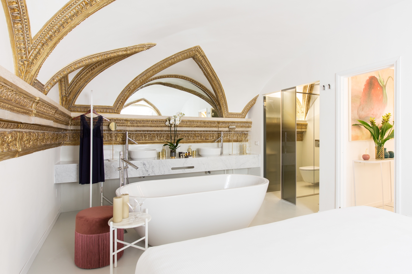 bathroom with large white tub and arched ceiling at costaguti apartment, Rome