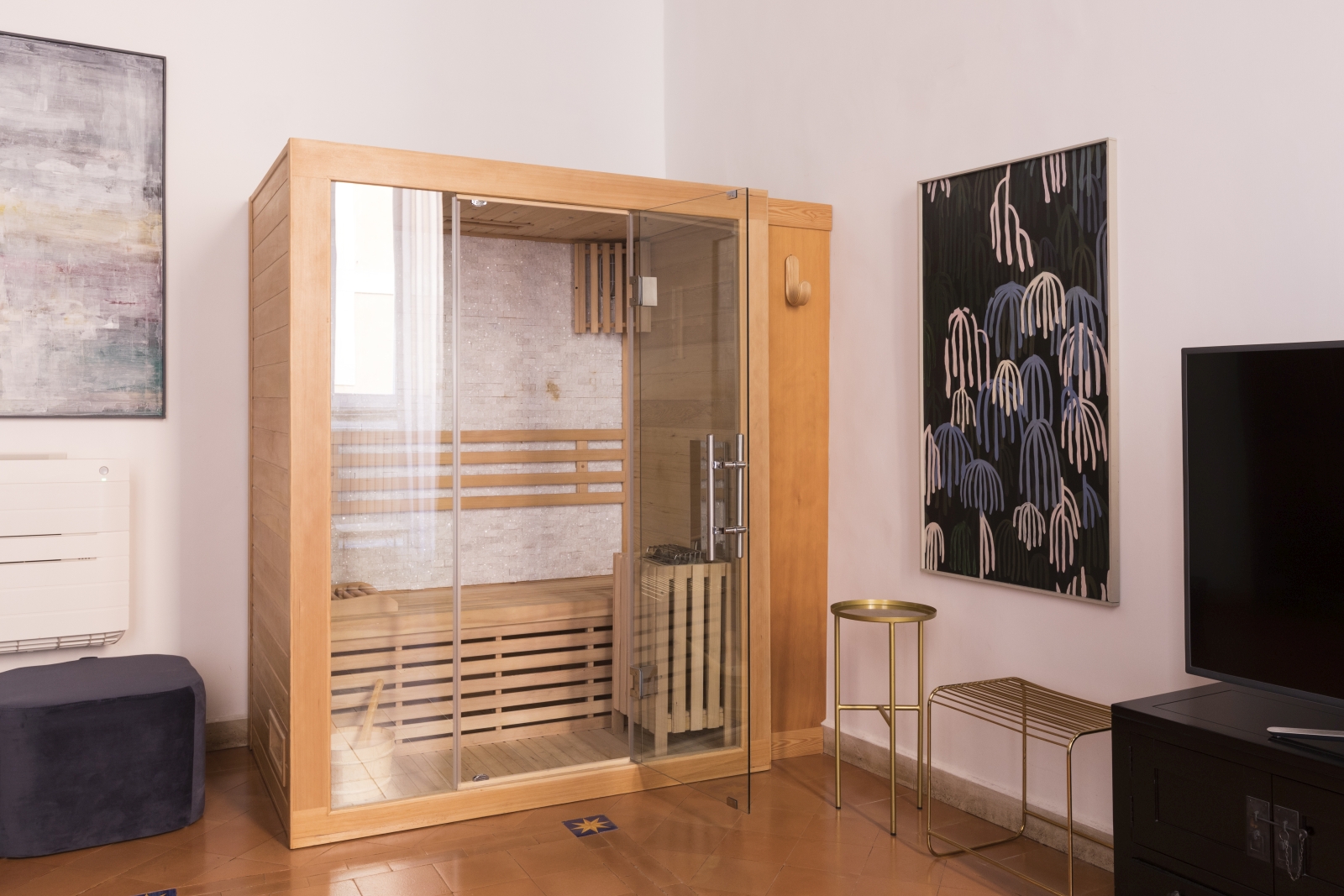 small sauna in the bedroom at costaguti apartment, Rome