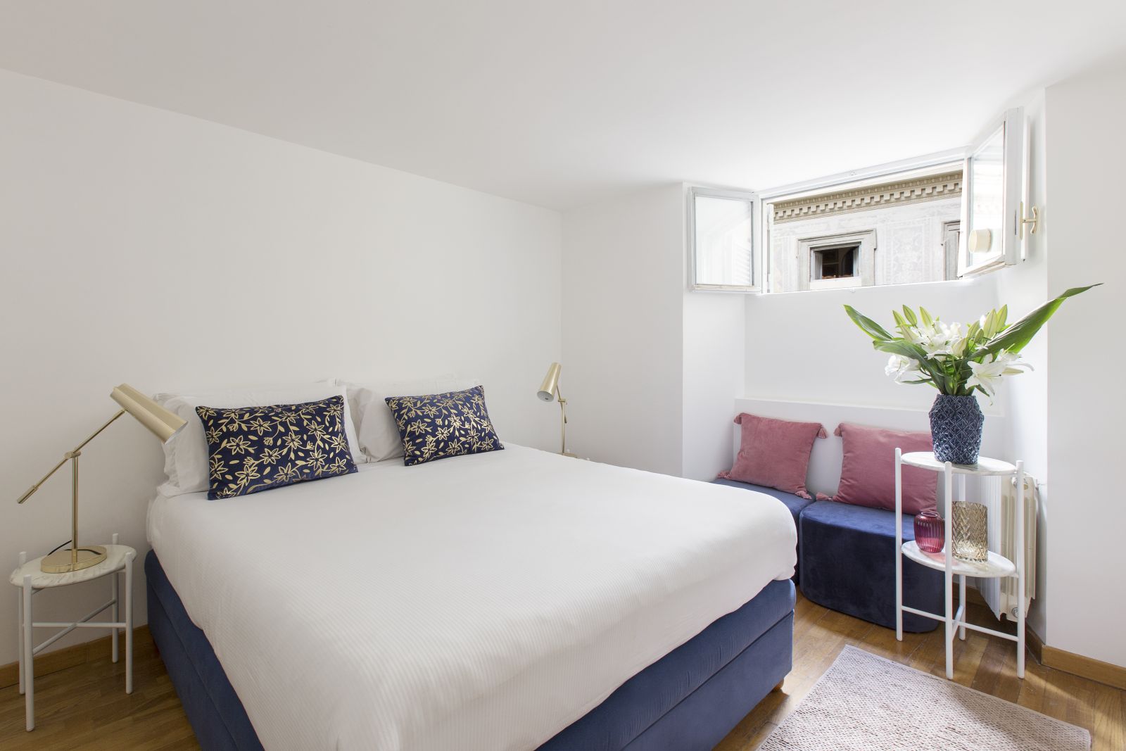 a twin double bedroom at costaguti apartment