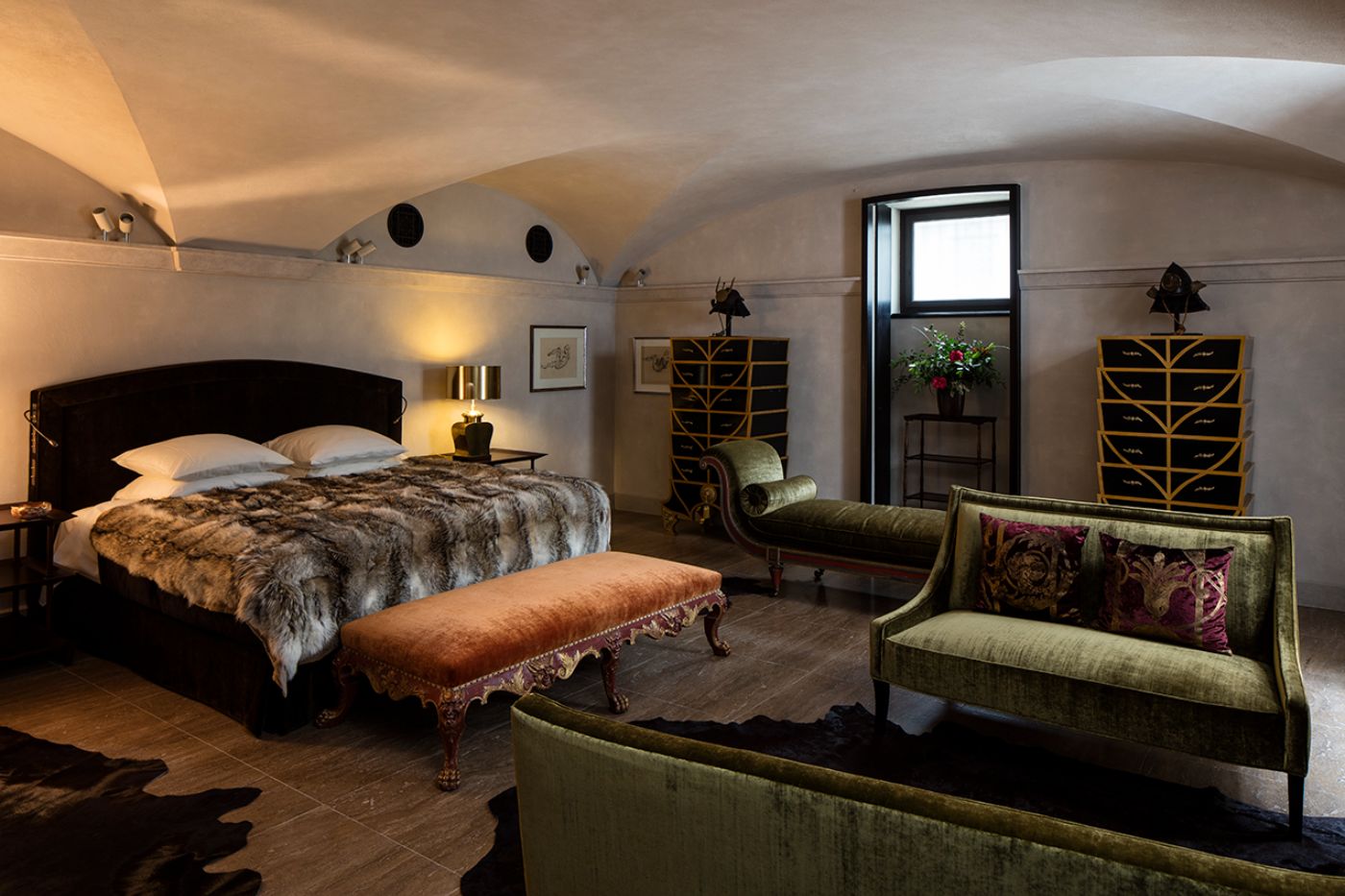 A bedroom suite with sofas at Villa Clara.