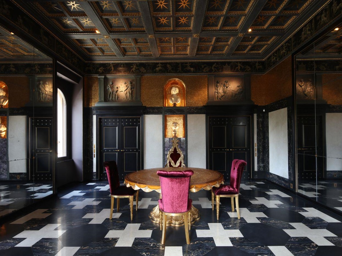 The dining room in Villa Clara.