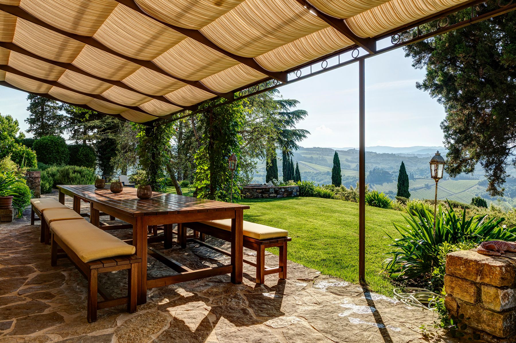 Outdoor dining at Ca di Pesa in Tuscany, Italy