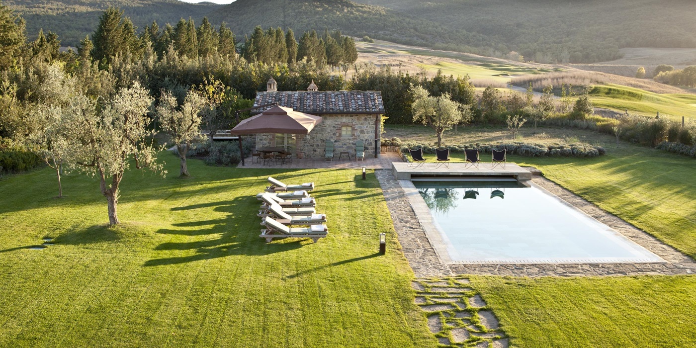 Swimming pool and pool house of Casa Biondi, Tuscany