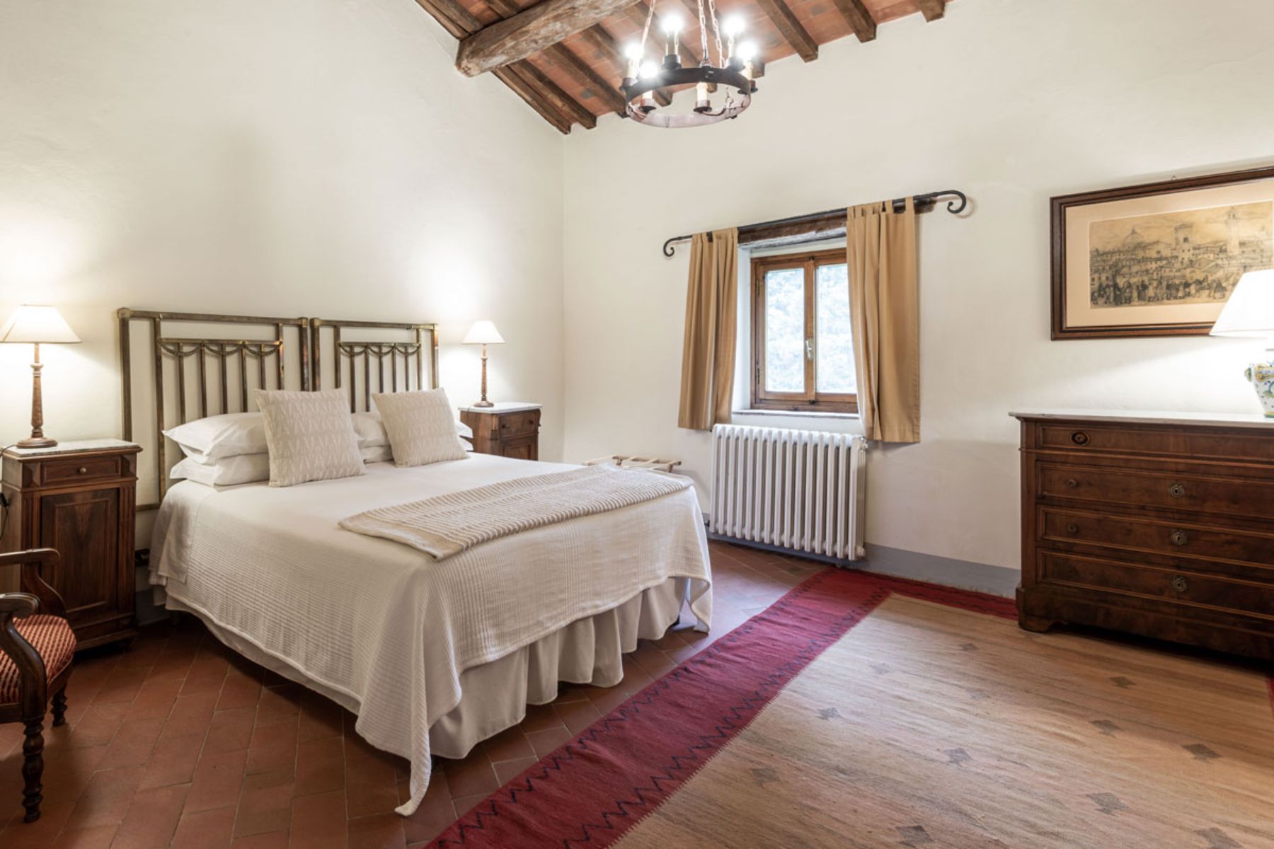 Bedroom with chandelier at Casa Picchio in Tuscany 